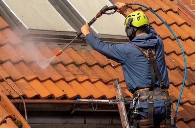 Démoussage et hydrofuge de toiture à Seilhan